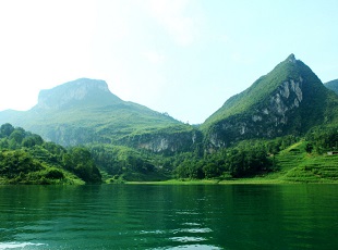 澎湃新闻  |  助力实现“美丽中国”远景目标，中国生态旅游产业高峰论坛成功举行