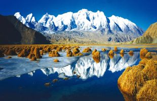 新疆维吾尔自治区党委常委会: 坚持把“双碳”工作纳入生态文明建设整体布局和经济社会发展全局