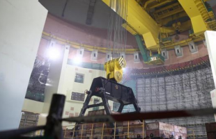 粤港澳大湾区首台“华龙一号”核电机组首个重大设备安装完成