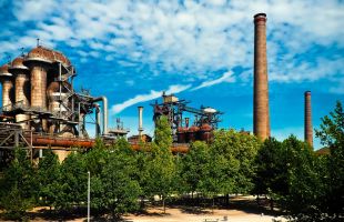 超低排放改造成效显著 钢铁业推进绿色低碳转型