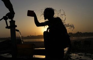 巴基斯坦现48℃罕见高温 急诊患者激增