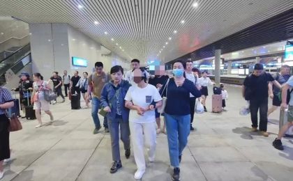 假扮熊猫“粉丝”造谣敛财——揭开“大熊猫被虐待”谣言背后的利益链