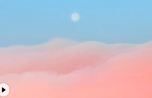 美若仙境！重庆粉色云瀑上的月亮太浪漫了  