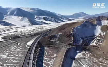 穿越天山！世界最长高速公路隧道通车 