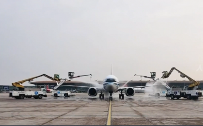 雪后飞机如何除冰？ 