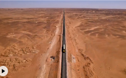 中国人在撒哈拉修铁路  