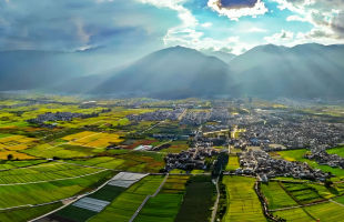 浪漫！四月的云南大理，连彩虹都是“圆满”的  