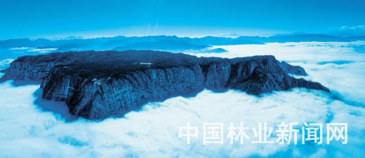 瓦屋山:中国最美桌山