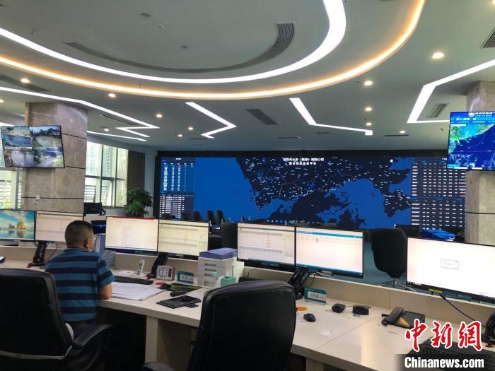 图为深圳市环境水务集团调度指挥中心。　朱族英 摄