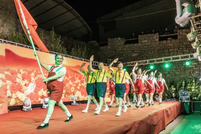 1762412699341170.jpg 藤花峪村春季村晚现场。222.jpg