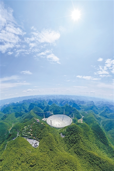 “中国天眼”全景。.jpg