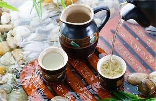 网红茶迅速占领城市核心商圈，传统茶出路在哪里？