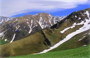 徒步圣洁的巴尔鲁克山