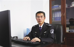 杨虎元：跋山涉水 月行万里