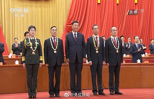 今天上午，这4个瞬间让我们热泪盈眶……