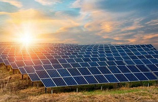 青海:荒漠化土地变身新能源“蓝海”