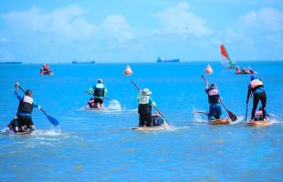 海南SUP桨板公开赛启动 “体育＋旅游”成海南新玩法