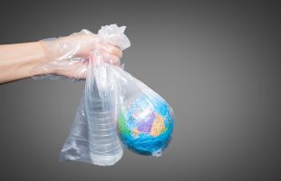 生物可降解塑料：何时能拦住网购狂欢后的环境“买单”