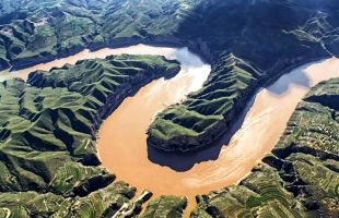 用最严格制度最严密法治保护长江黄河生态