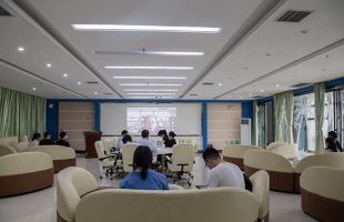 首期“中国北部湾30人论坛”在北部湾大学举办