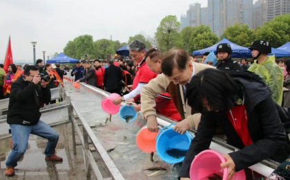 “永州鱼人节”成环保公益品牌 累计向湘江放鱼2100余万尾