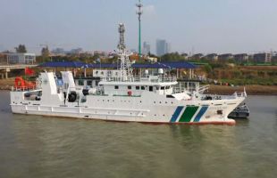 江苏首艘近海生态环境监测执法船入列，实现对近岸海域常态化监管