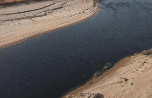 咸阳泾河被污染成“黑水河”，官方回应：上游煤矿井下水外溢所致