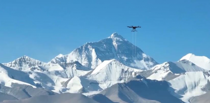 “巅峰使命”珠峰科考首次利用无人机采集大气样本