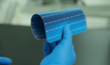 可以像纸一样弯曲！我国研制出高柔韧性单晶硅太阳电池