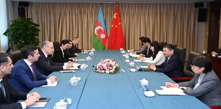 生态环境部部长黄润秋会见阿塞拜疆生态与自然资源部部长、《联合国气候变化框架公约》第二十九次缔约方大会候任主席