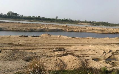 淮河干流非法采砂 10人受审