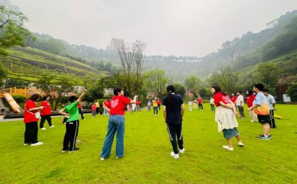 “渝中童行记”公益徒步活动举行 多方携手护困境儿童成长