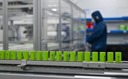 磷酸铁锂玩家洗牌进行时？头部企业大单频传 另一边撤退潮涌