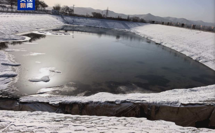 甘肃会宁县一抗旱应急水源水池发生漏水  