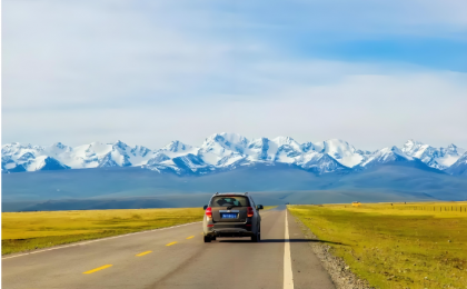 自驾游活力迸发 “车轮经济”链动产业新图景  