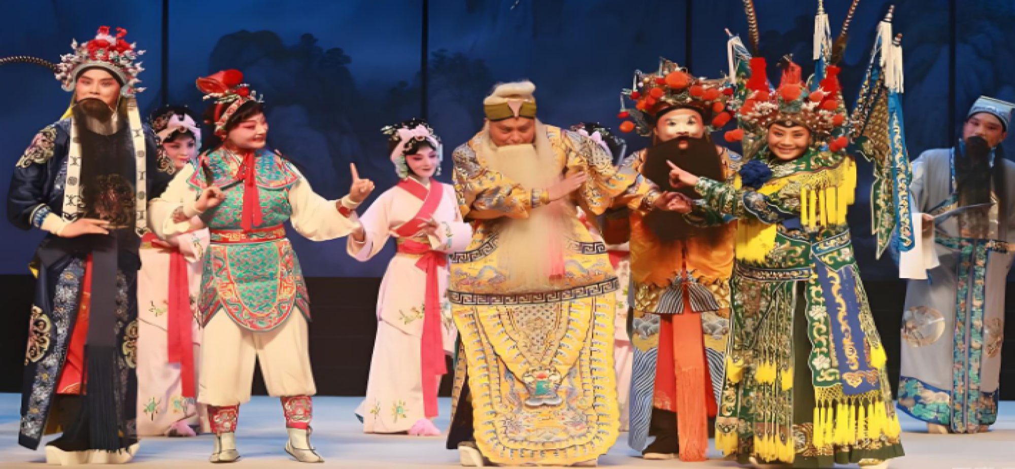 一台戏，“暖”了寒冬