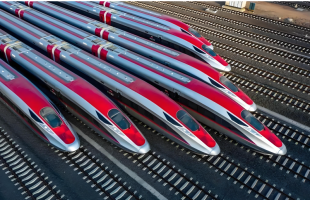 震撼！“陆地航母”高铁蓄势待发