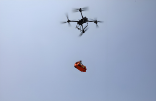 我国首款7吨级运投无人机长鹰-8首飞成功  