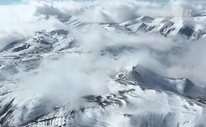 云南会泽大海草山四月飞雪  