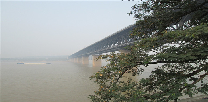 wuhan-yangtze-river-bridge-198332_960_720_副本1.jpg