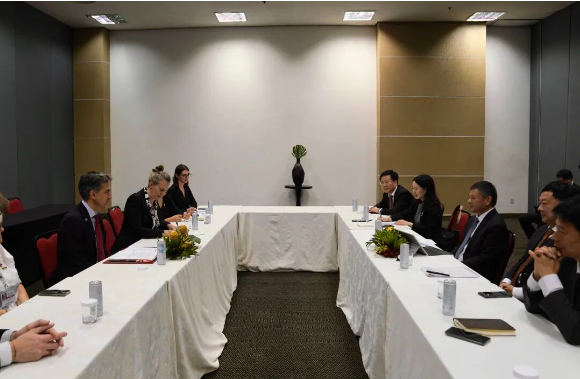 1762764755464745.png 会见米利班德时,.png