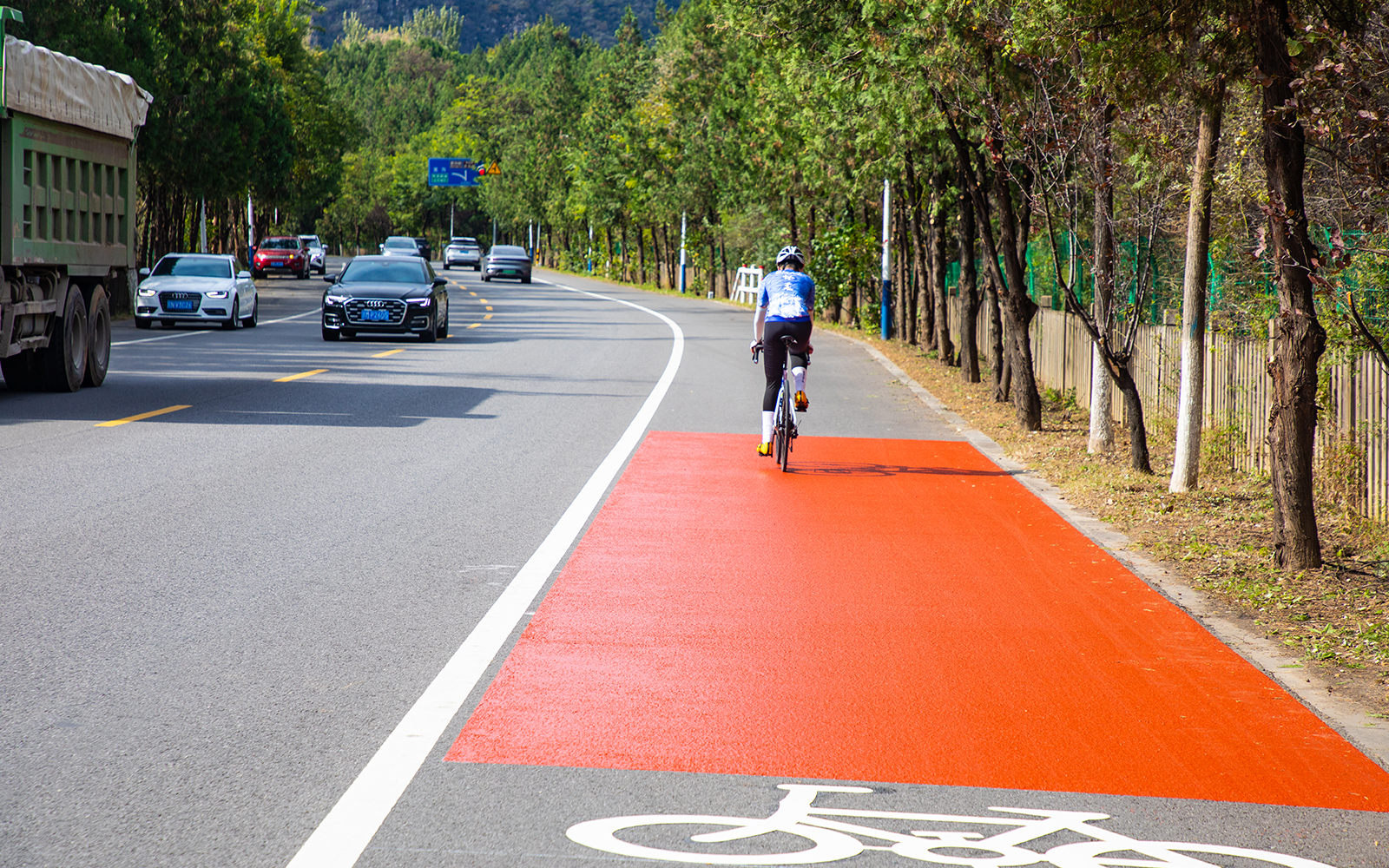 1763014237238047.jpg 怀黄路还带动了乡村咖啡馆、.jpg