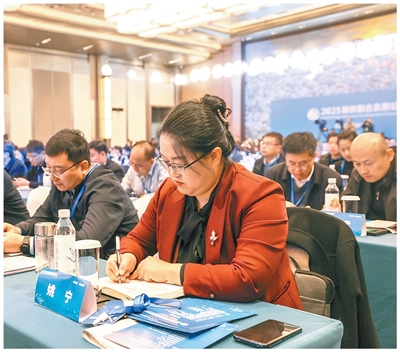 1764136606367899.jpg 2025媒体融合发展论坛会场2.jpg