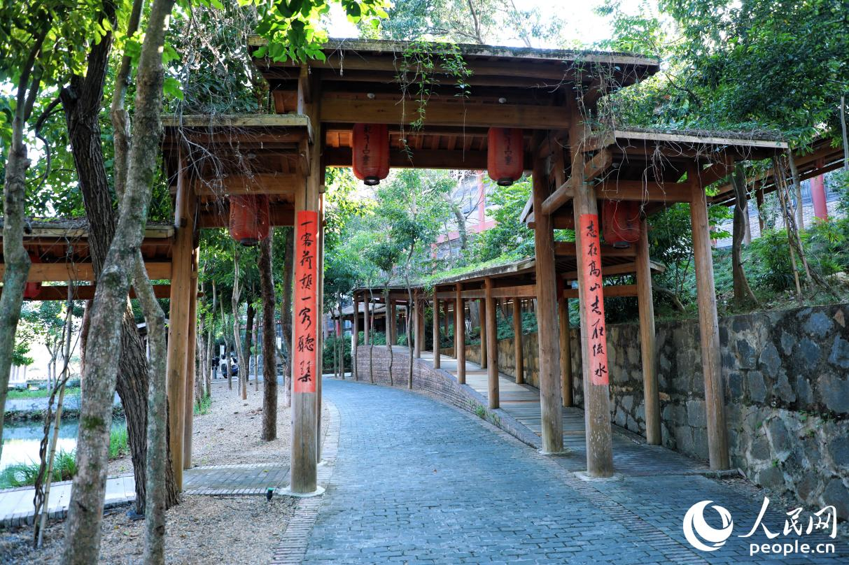 1765260209308358.png 龙人古琴文化村。人.png