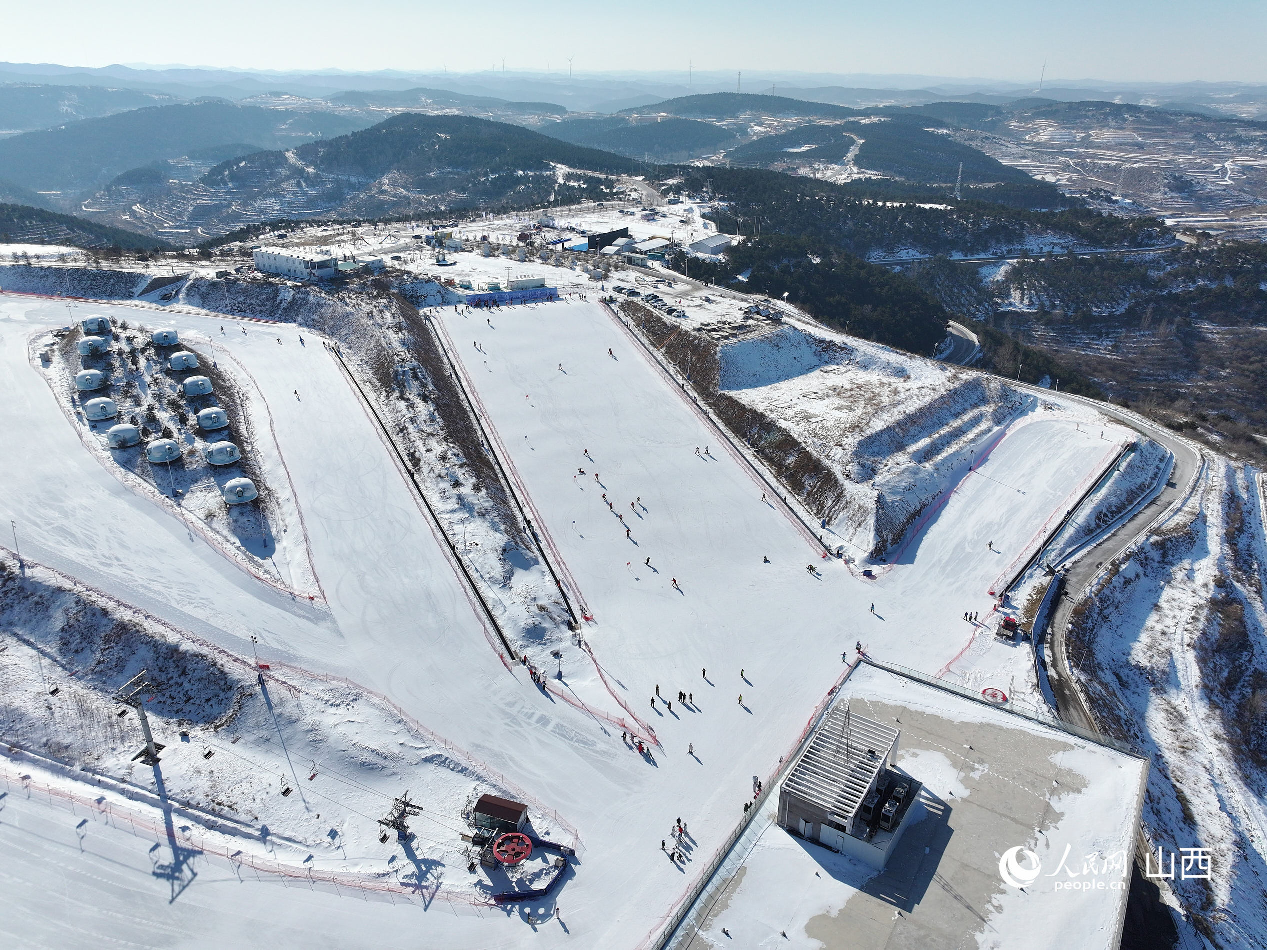 七彩太行云上滑雪场。人民.jpg