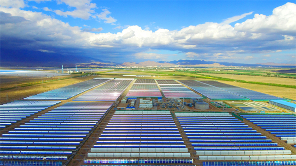 1769672988406553.jpeg 青海德令哈50兆瓦光热示范电站。.jpeg