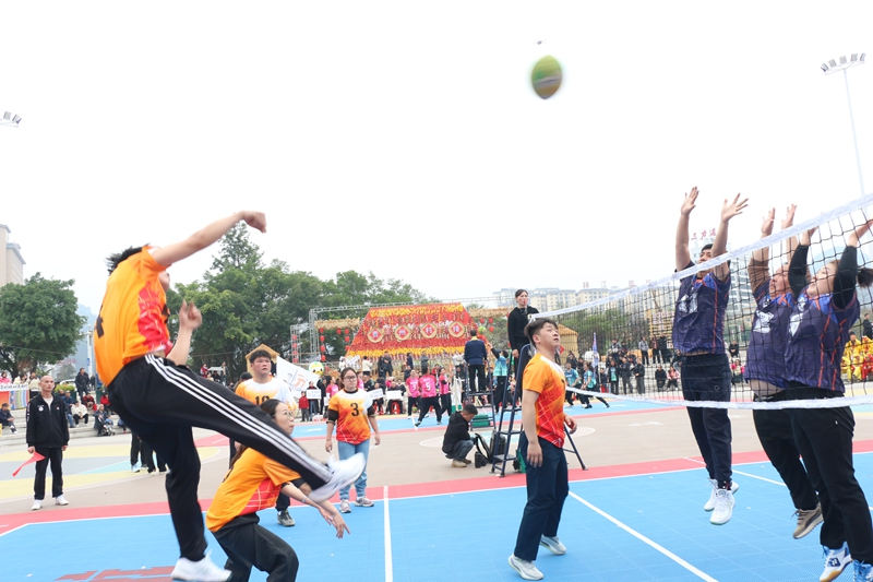 1772079018404700.jpg 贵州荔波乡村气排球比赛现场。.jpg